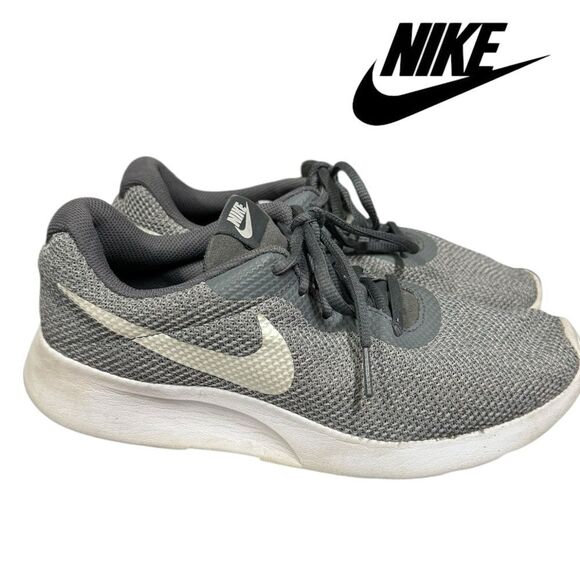 Nike Women's Tanjun SE 'Dark Grey' Running Shoes Sneakers 8 - Picture 2 of 6